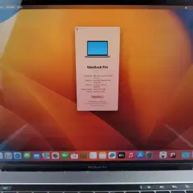 Macbook Pro 2017 core i7 Ram 16 Ssd 512
Layar 15 inch Space Grey Full