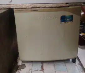 kulkas mini portaible merk toshiba