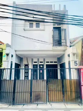 Disewakan Rumah 2,5 Lantai Di Utan Kayu Matraman Jakarta Timur