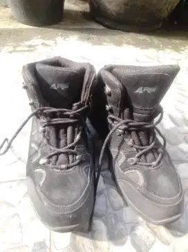 Sepatu outdoor arei original