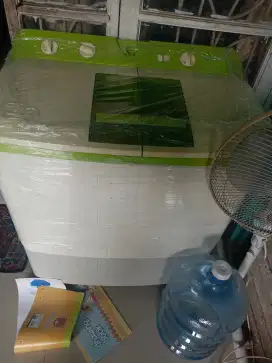 Mesin cuci 2 tabung merk Polytron kapasitas jumbo 10kg mulus