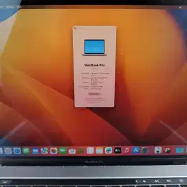 Macbook Pro 2017 layar 15 inch Ram 16 Ssd 512 layar Core i7 lengkap