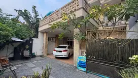 Rumah Hook dijual Murah, Ciracas Jakarta Timur 9 menit LRT Harjamukti