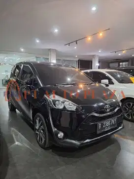 TOYOTA SIENTA V AT 2021 HITAM