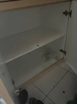 Lemari jualan aksesoris