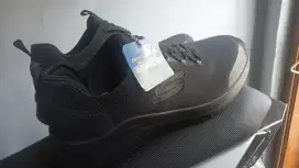 Sepatu skechers pria size 44