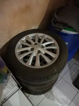 Velg r15 oem etios valco
