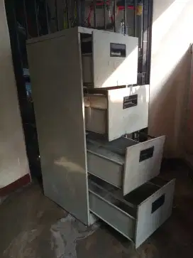 Filing kabinet 4 laci bahan plat