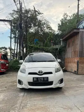 Yaris E Manual (2012) Mulusss