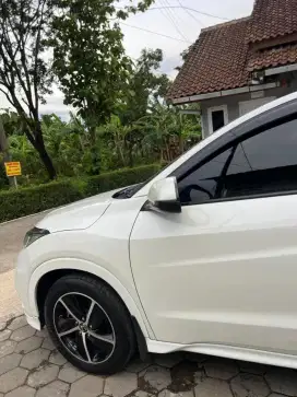 HRV Prestuge 1.8 CVT Putih Mutiara