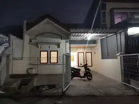 Jual rumah siap huni terawat di klampis semolo barat