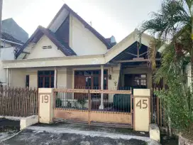 RUMAH LUAS TENGAH KOTA COCOK BUAT USAHA