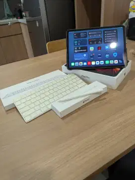 Ipad Pro m1 2020/21 128gb Wifi + apple pencil + magic keyboard MULUS!