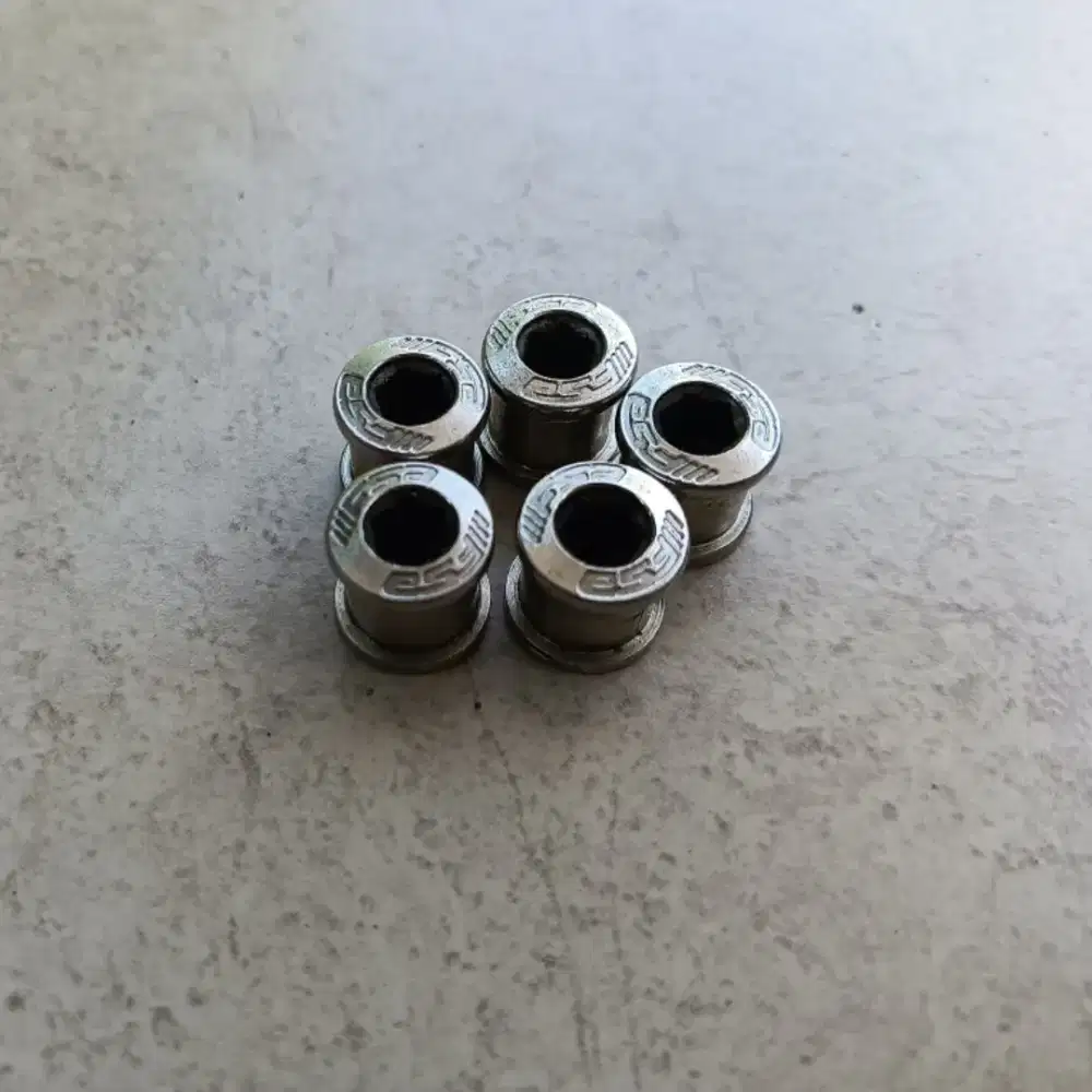 Baut chainring ori copotan FSA