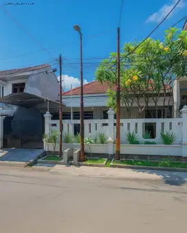 Rumah Dharmahusada Indah Timur ~ emmi xmpc