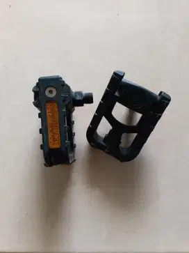 Pedal sepeda lipat