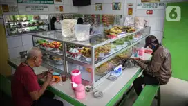 pembantu warung wanita