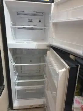 Kulkas 2 pintu jumbo inverter merk hitachi