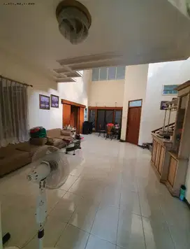 Rumah 2 Lantai Jemursari ~ emmi xmpc