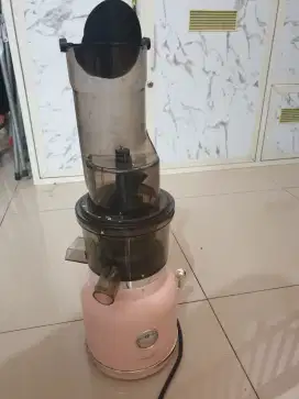 Slow juicer.bisa lgs bisa saring air,tinggal minum sarinya.praktis