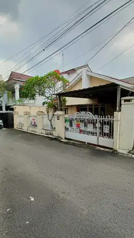 Rumah Cilandak Butuh Renovasi Dijual Cepat