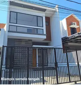 Rumah Klampis Semolo Tengah ~ emmi xmpc