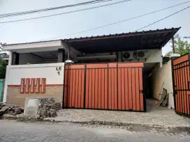 DISEWAKAN RUMAH ISTIMEWA (HOEK)