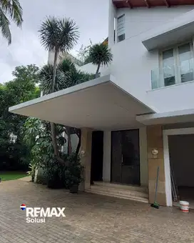 DIJUAL RUMAH BERKONSEP TROPICAL LUXURY DI AREA SENOPATI JAKSEL