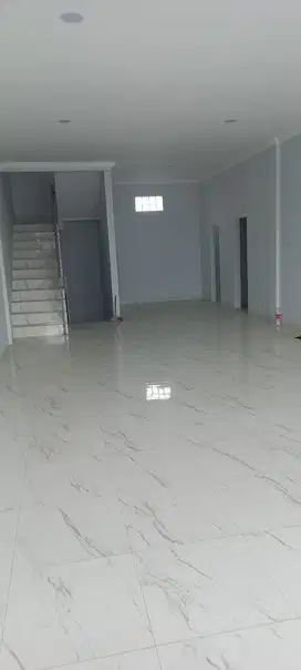 Disewakan ruko strategis di pinggir jalan siliwangi depok