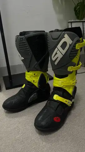 Sepatu boat traill sidi