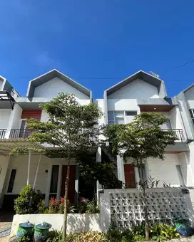 Villa Modern 2 lantai Batu Malang Dekat Alun-Alun Kota Batu