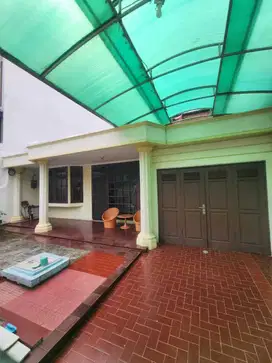 Dijual sewa Rumah Taman Ratu Lt200m2 Jalan Lebar Jakarta Barat