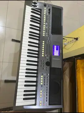 Keyboard yamaha psr s670