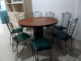 Dijual Set Meja Makan Bundar + 8 Kursi Besi Elegan