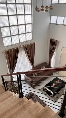 DIJUAL RUMAH HOOK 3 LANTAI DI AREA BSD FURNISHED