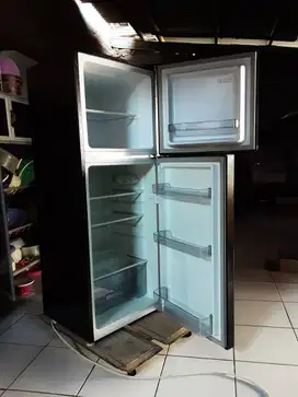 Kulkas changhong 2 pintu hitam