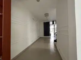 Disewa Rumah Siap Huni dan Terawat di Cluster La Seine, Jakarta Timur