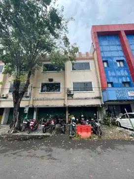 JUAL RUKO MANYAR KERTOARJO JEJER ADA LIFT BARANG LEBAR 10 BAGUS