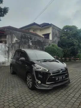 TOYOTA SIENTA Q 2017