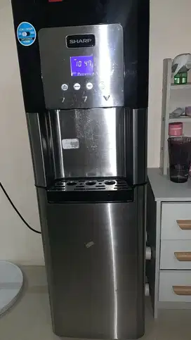 Dispenser galon bawah