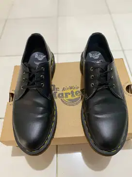Sepatu Dr. Marteens (Air Wair - Size 42) - Nego