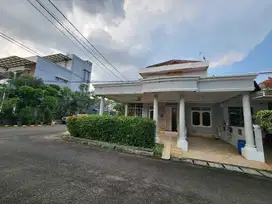 WTS / Dijual Rumah Hoek Siap Huni 2 Lantai di Dekat Lippo Karawaci