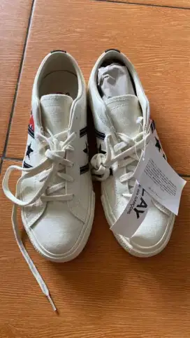 Converse x CDG one starr Academy pro
