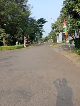 Dijual kavlung depan Taman di kota wisata cibubur