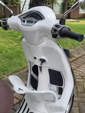 Vespa Primavera 150 ABS IGet 2019 Putih N Malang Mulus Koko Motor