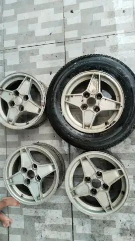 Velg R14 lobang 4 baut