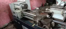 Mesin bubut HG28