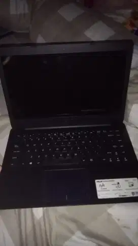 Laptop ASUS E402Y Series, RAM 4GB