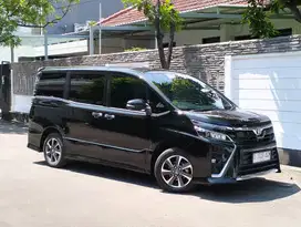 toyota voxy 2.0 at matic 2018 hitam mulus bandung