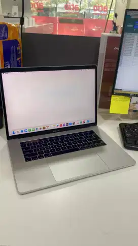 MACBOOK PRO 2018 TOUCHBAR i7 RAM 16GB SSD 512GB 15 MINUS LAYAR